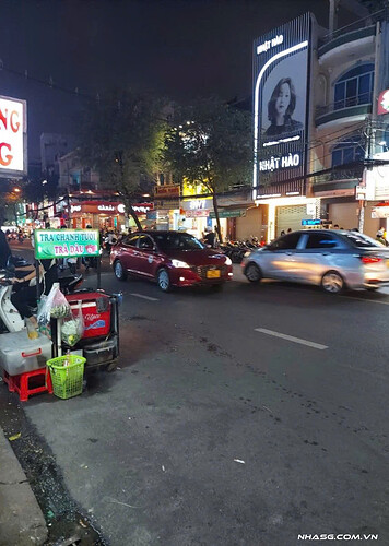 Bán nhà mặt tiền đối diện phố đi bộ Nguyễn Huệ